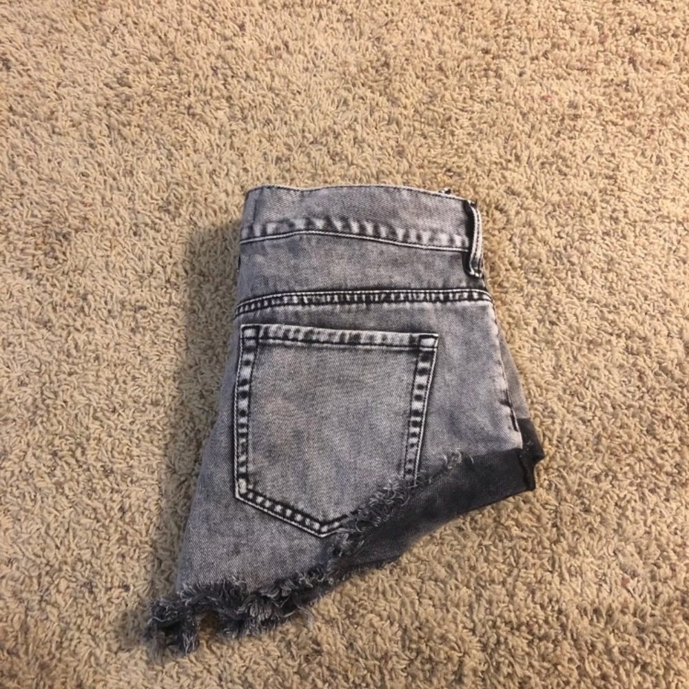 Shorts - Picture 2 of 3